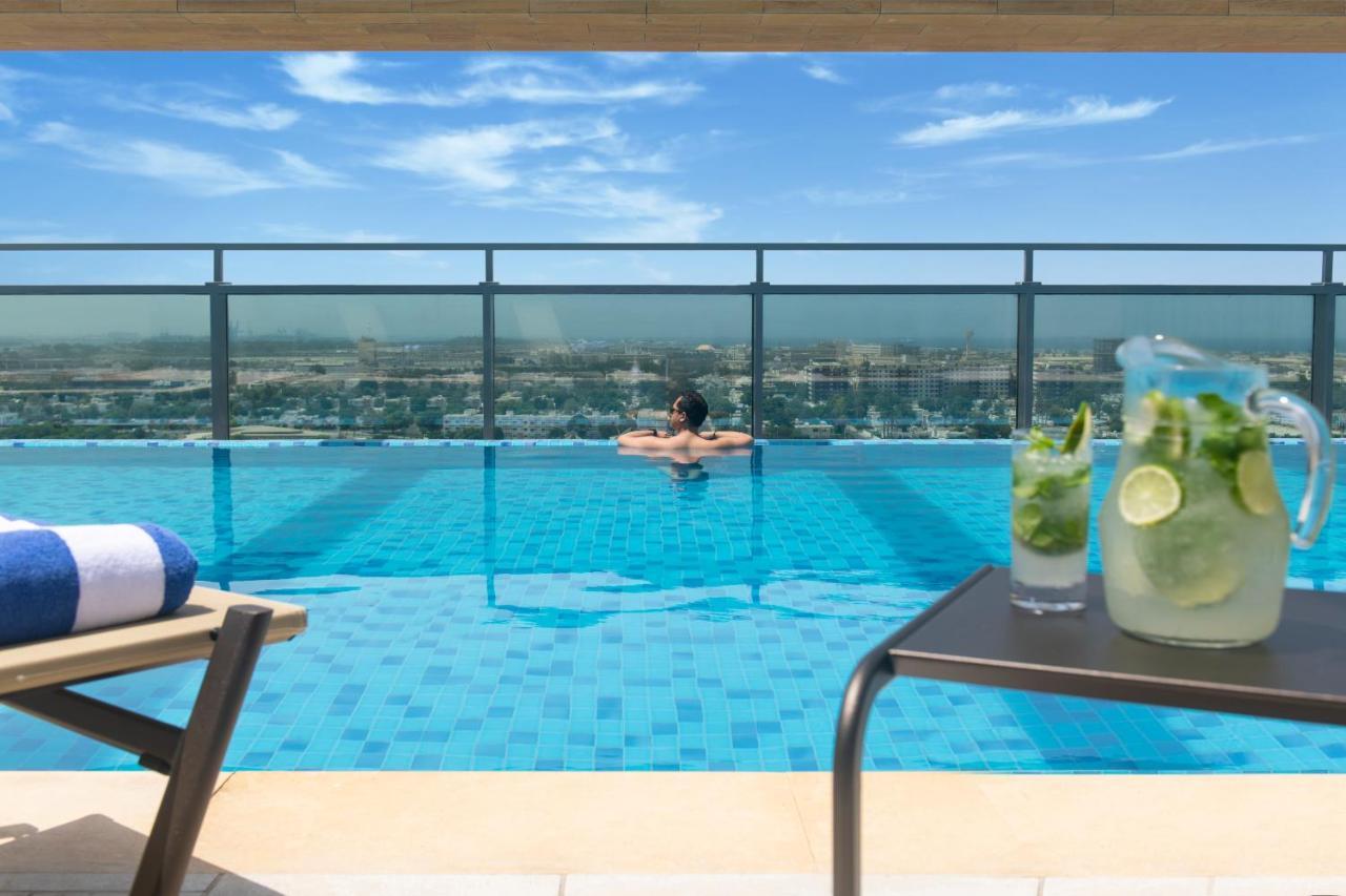 Swissotel Living جدة المظهر الخارجي الصورة The swimming pool at the hotel