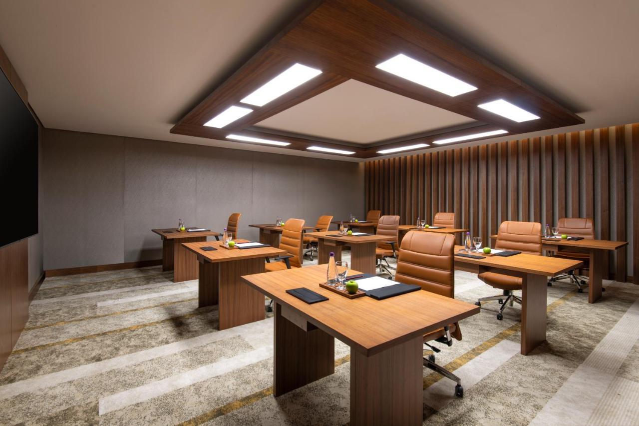 Swissotel Living جدة المظهر الخارجي الصورة Meeting room at the hotel