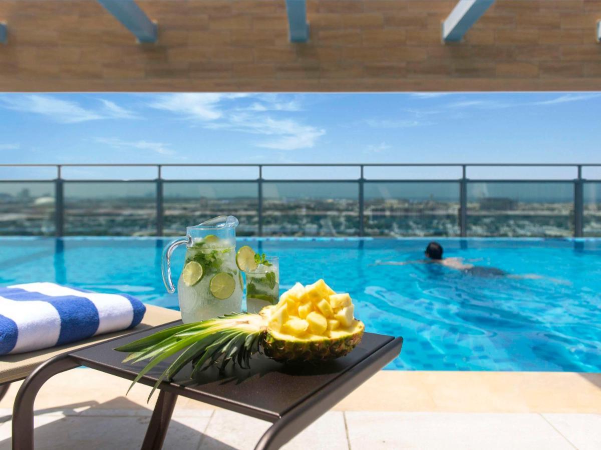 Swissotel Living جدة المظهر الخارجي الصورة The swimming pool at the hotel