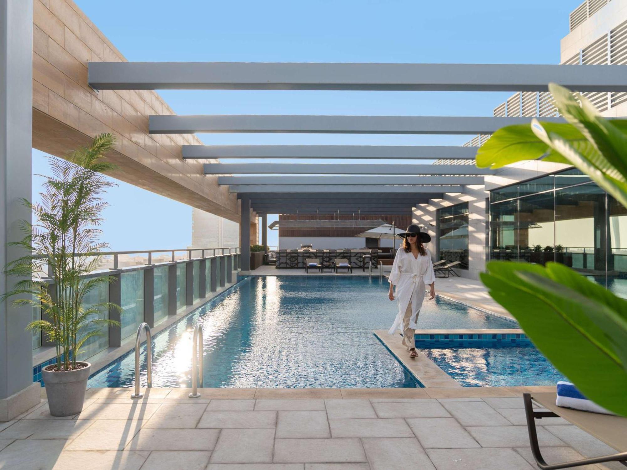 Swissotel Living جدة المظهر الخارجي الصورة The swimming pool at the hotel